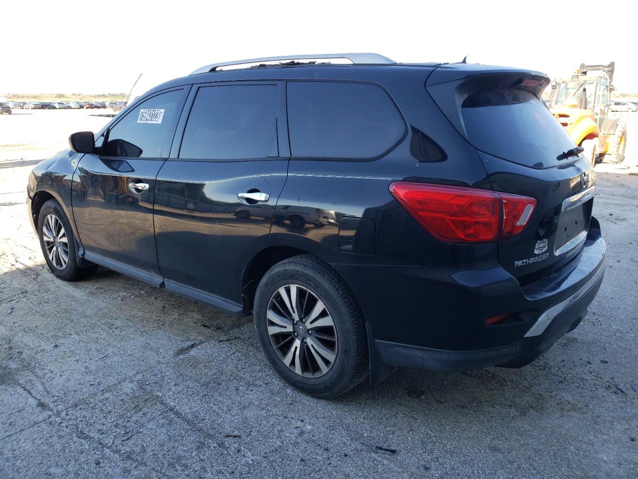 Obraz 2 z 2017 NISSAN PATHFINDER S 2017 z VIN 5N1DR2MN7HC611819