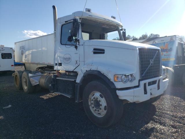 2020 VOLVO VHD  2020 image