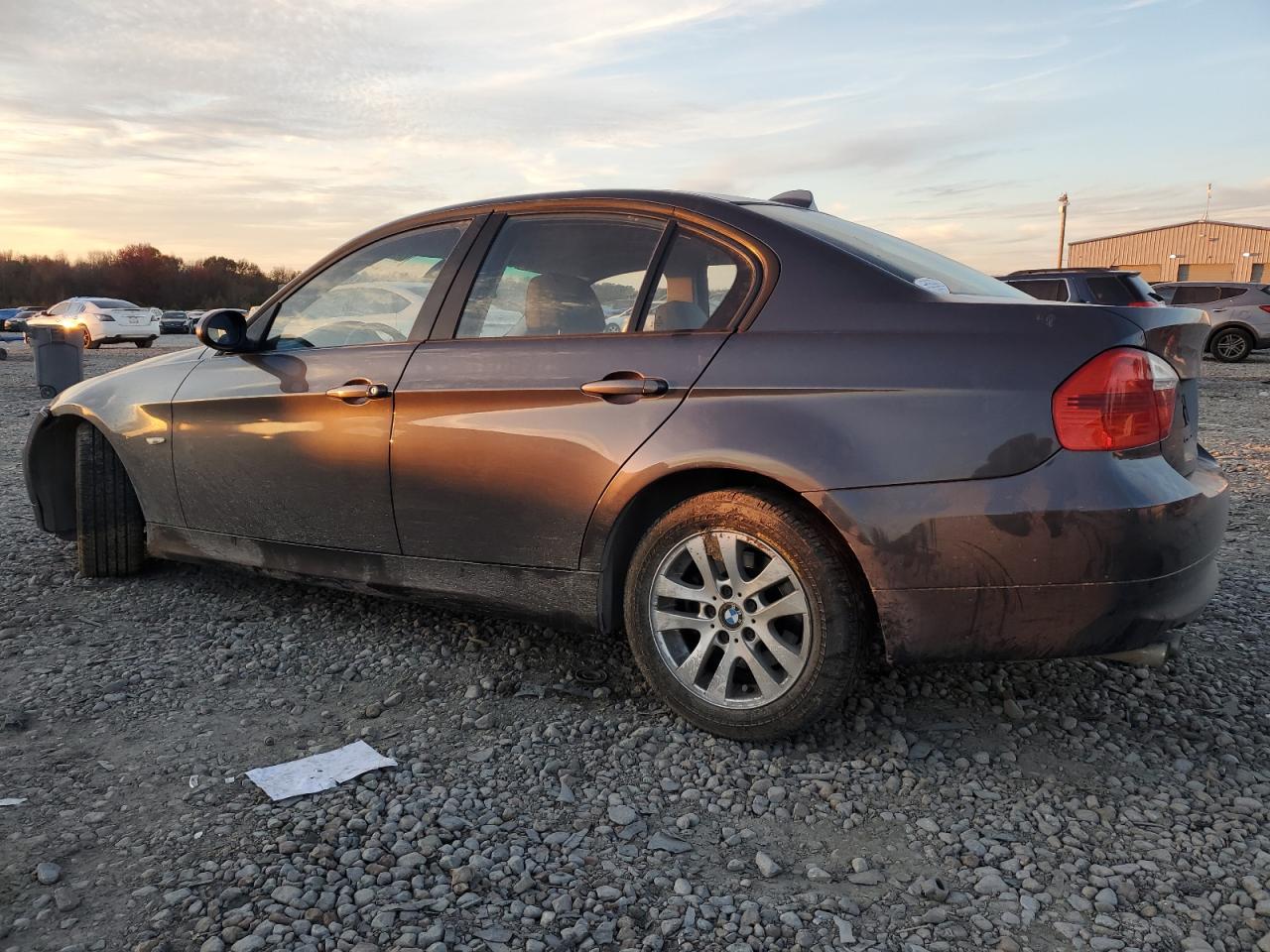 Obraz 2 z 2007 BMW 328 I 2007 z VIN WBAVA33597KX78613