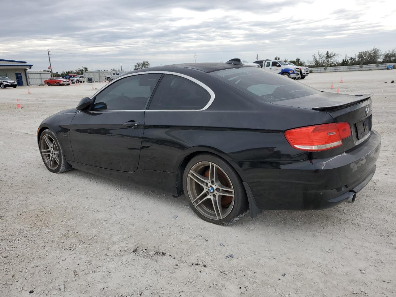 Obraz 2 z 2007 BMW 335 I 2007 z VIN WBAWB73587P037381