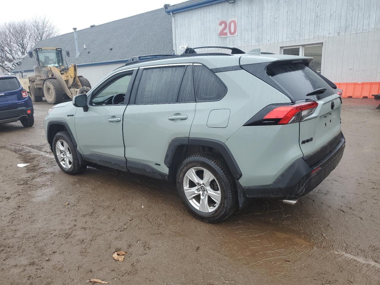 Изображение 2 2020 TOYOTA RAV4 XLE 2020 с VIN 2T3RWRFV1LW072354