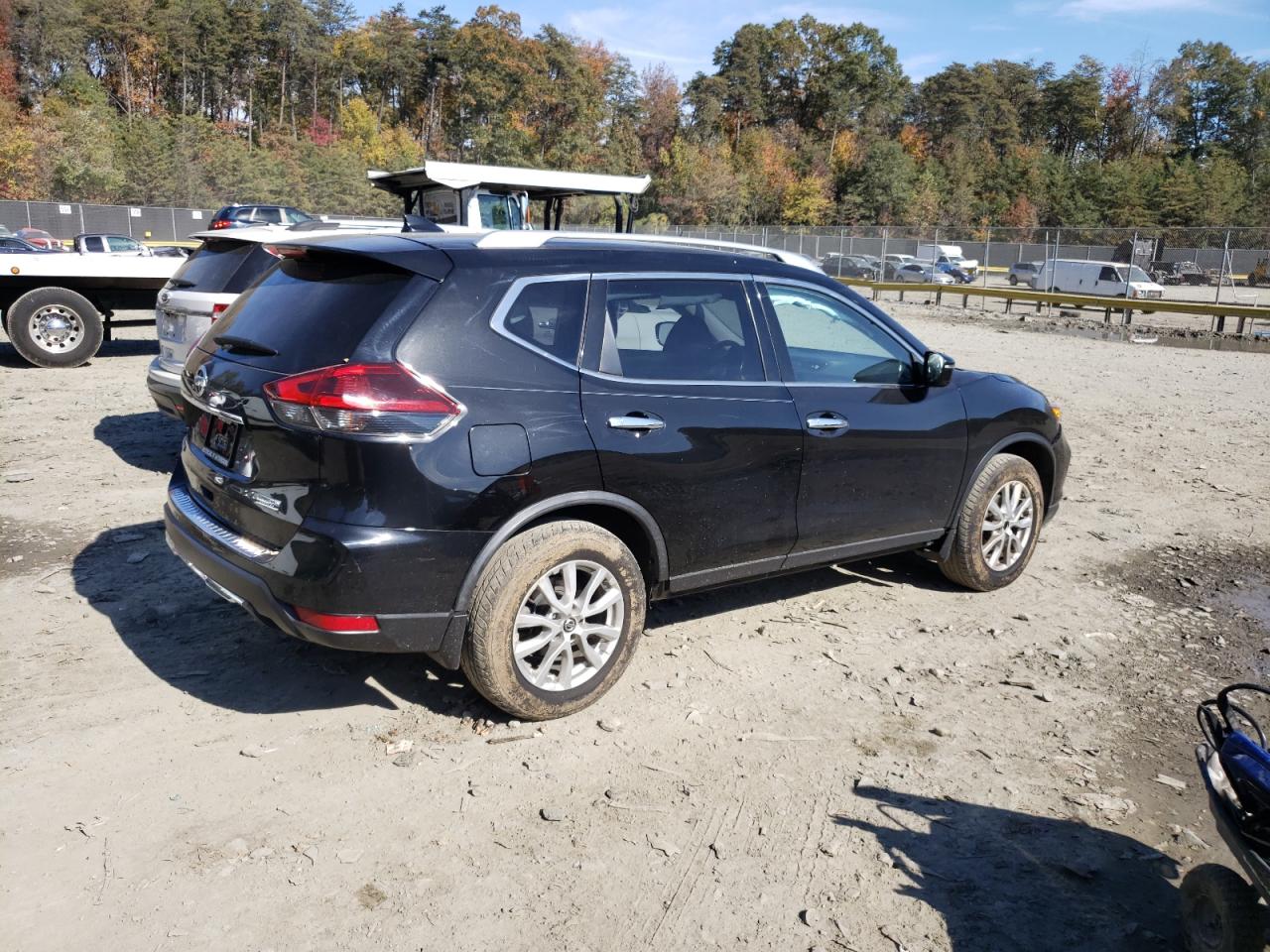 Image 3 of 2020 NISSAN ROGUE S 2020 with VIN JN8AT2MT5LW008841