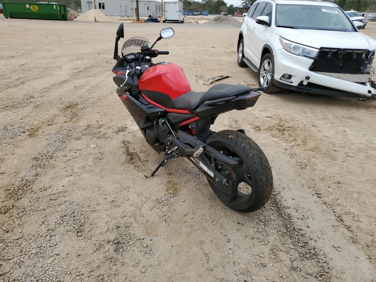 Obraz 3 z 2015 YAMAHA FZ6 R 2015 z VIN JYARJ18E1FA014269