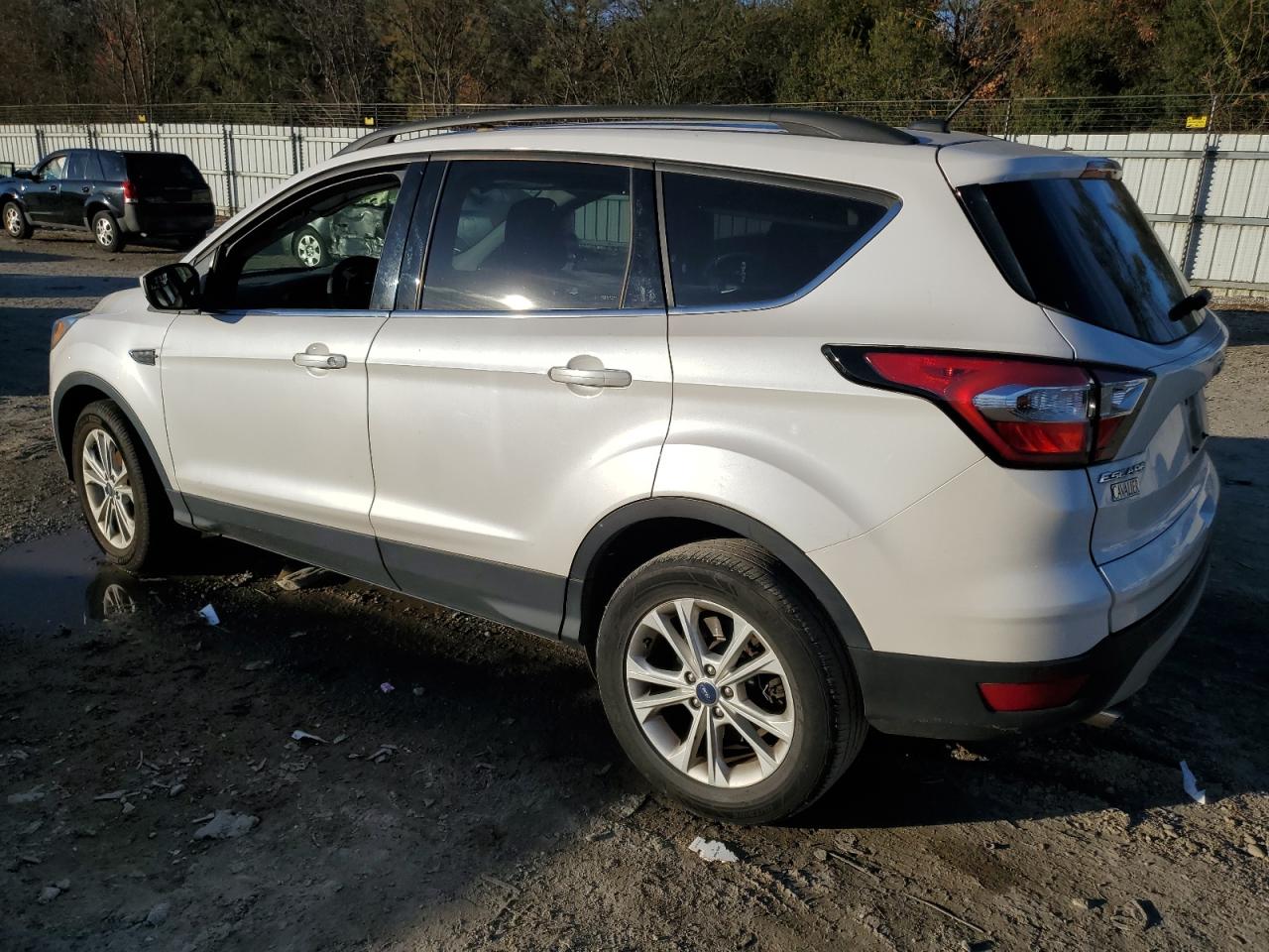 Image 2 of 2018 FORD ESCAPE SE 2018 with VIN 1FMCU0GD1JUB98376
