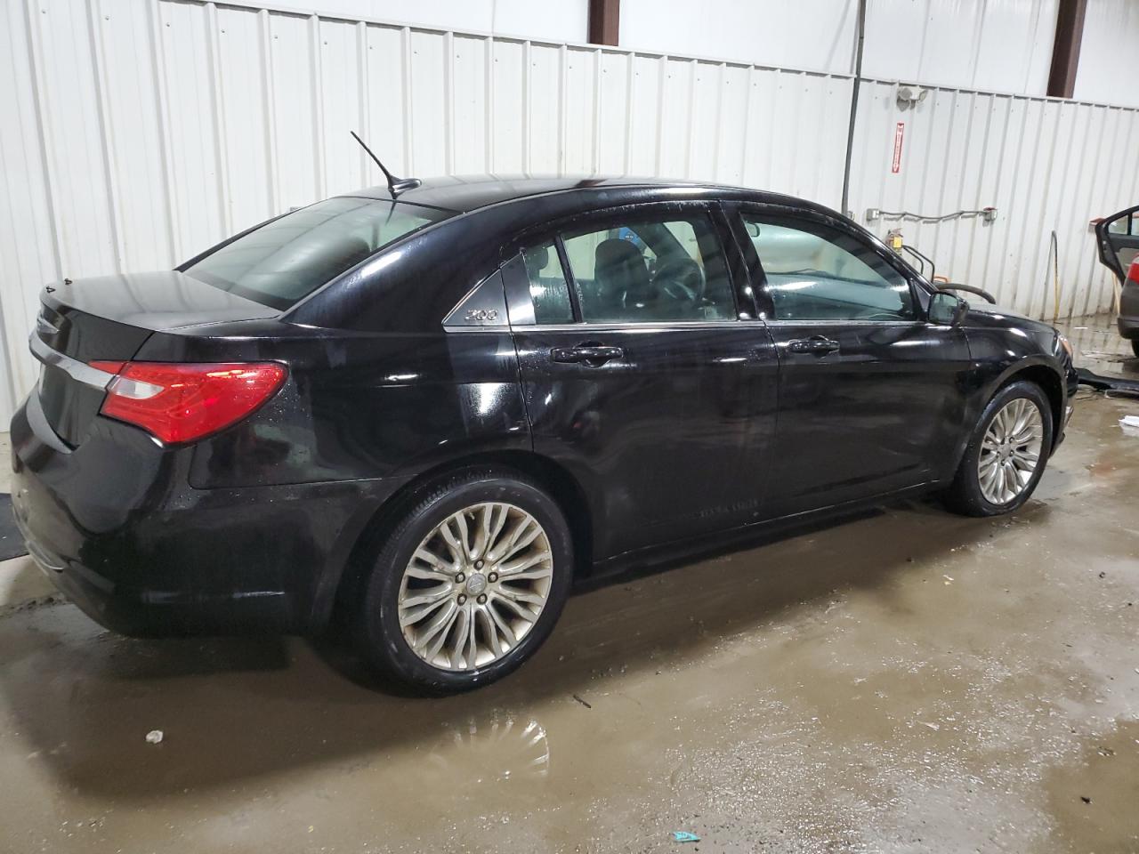 Изображение 3 2013 CHRYSLER 200 LX 2013 с VIN 1C3CCBABXDN670622
