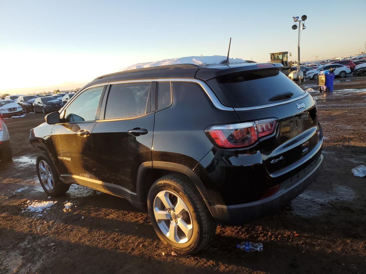 Image 2 of 2018 JEEP COMPASS LATITUDE 2018 with VIN 3C4NJDBBXJT252271