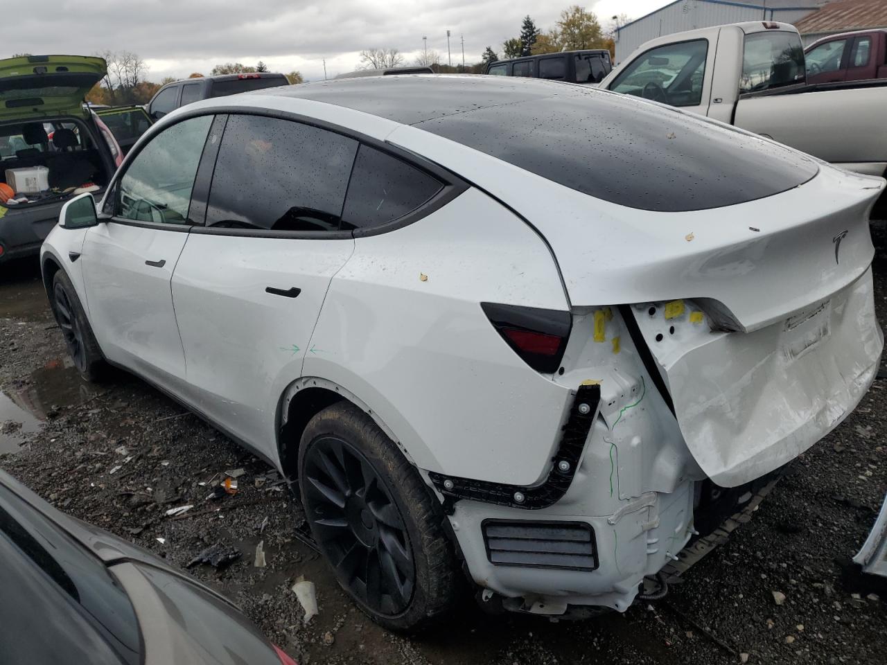 Изображение 2 2021 TESLA MODEL Y  2021 с VIN 5YJYGDED3MF124160