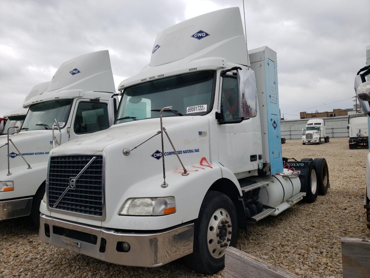 Image 1 of 2014 VOLVO VN VNM 2014 with VIN 4V5MC9VE8EN164995