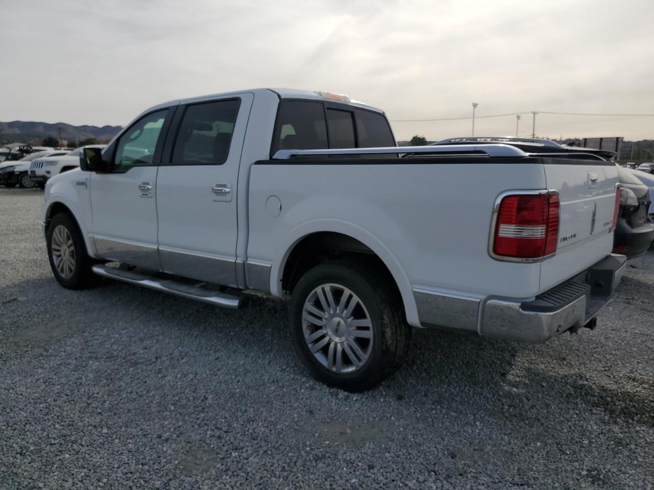 Изображение 2 2007 LINCOLN MARK LT  2007 с VIN 5LTPW16587FJ06545