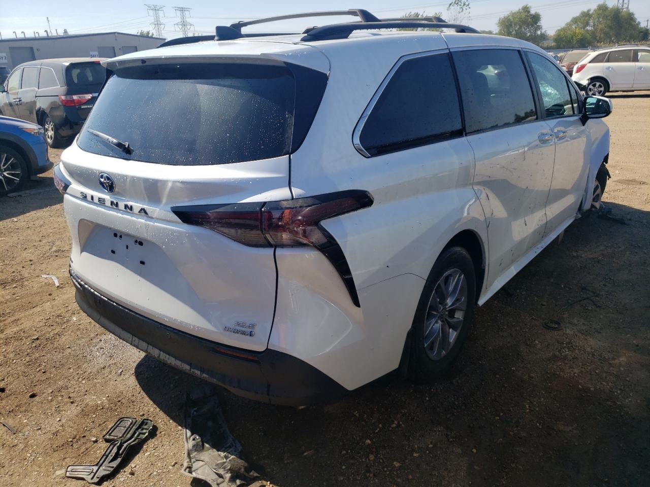 Obraz 3 z 2023 TOYOTA SIENNA XLE 2023 z VIN 5TDYSKFC4PS076824