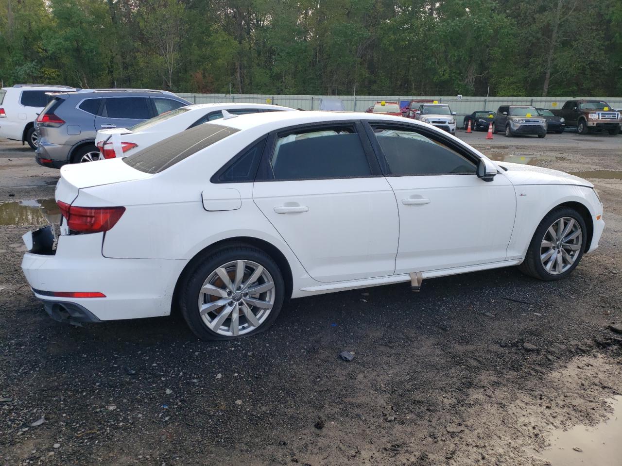 Image 3 of 2018 AUDI A4 PREMIUM 2018 with VIN WAUKMAF45JN011011