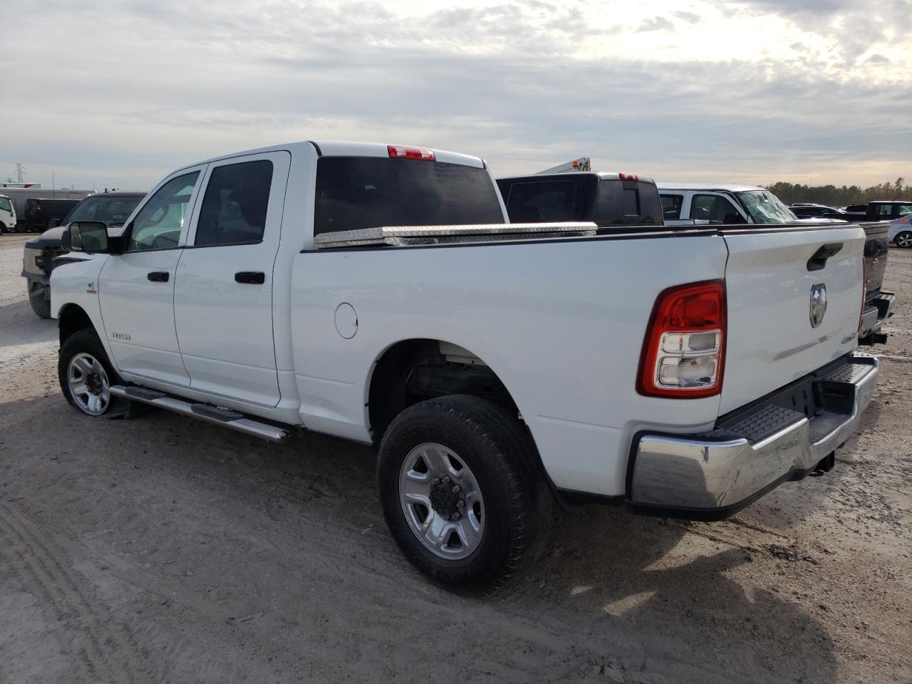 Image 2 of Ram 2500 with VIN 3C6UR5CL4LG124046