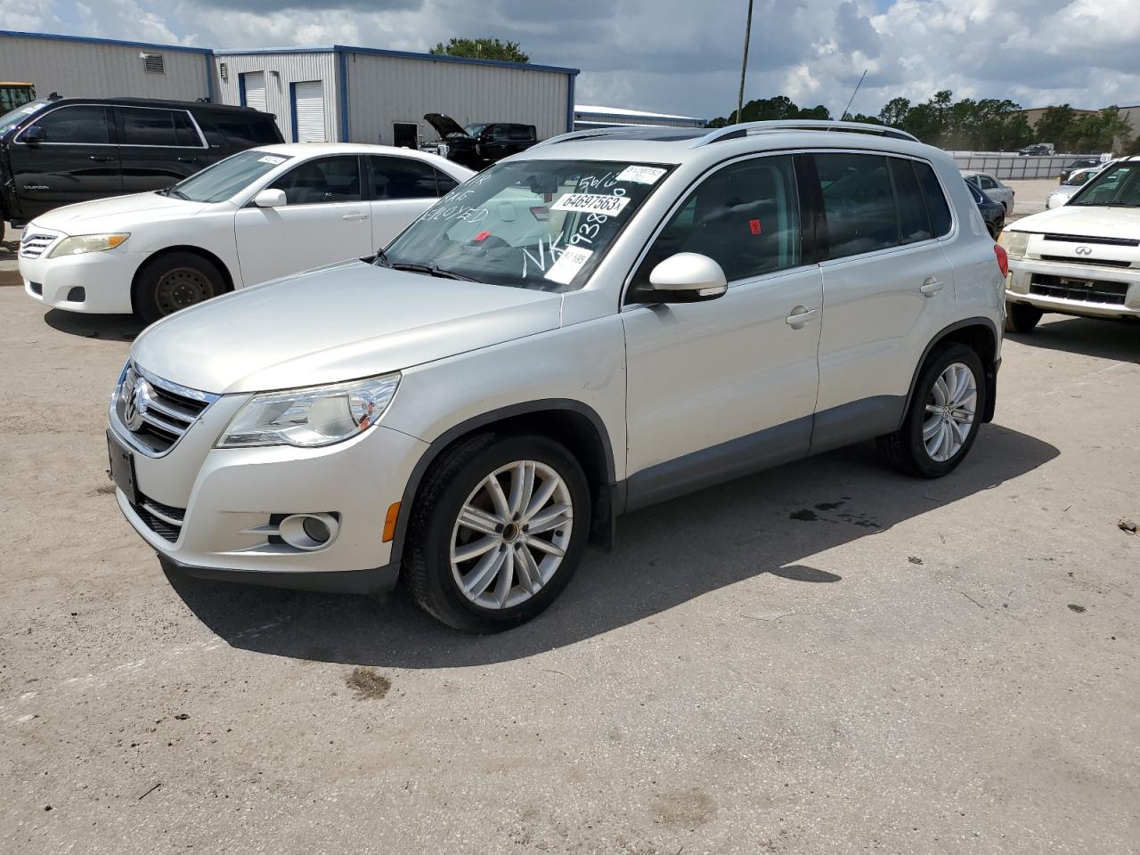 Изображение 2011 VOLKSWAGEN TIGUAN S 2011