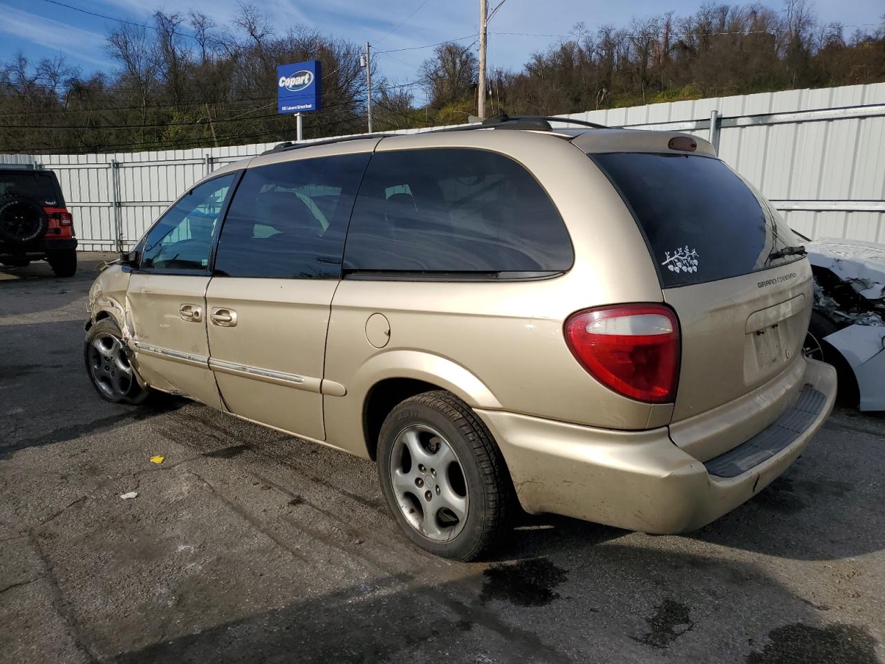 Image 2 of 2001 DODGE GRAND CARAVAN ES 2001 with VIN 2B8GP54L21R156183