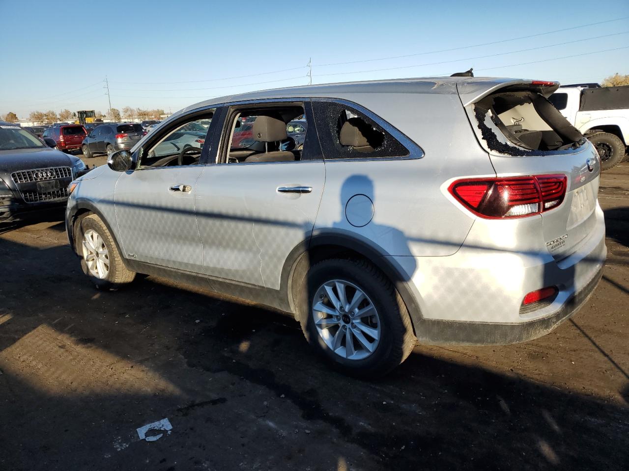 Изображение 2 2019 KIA SORENTO LX 2019 с VIN 5XYPGDA50KG465726