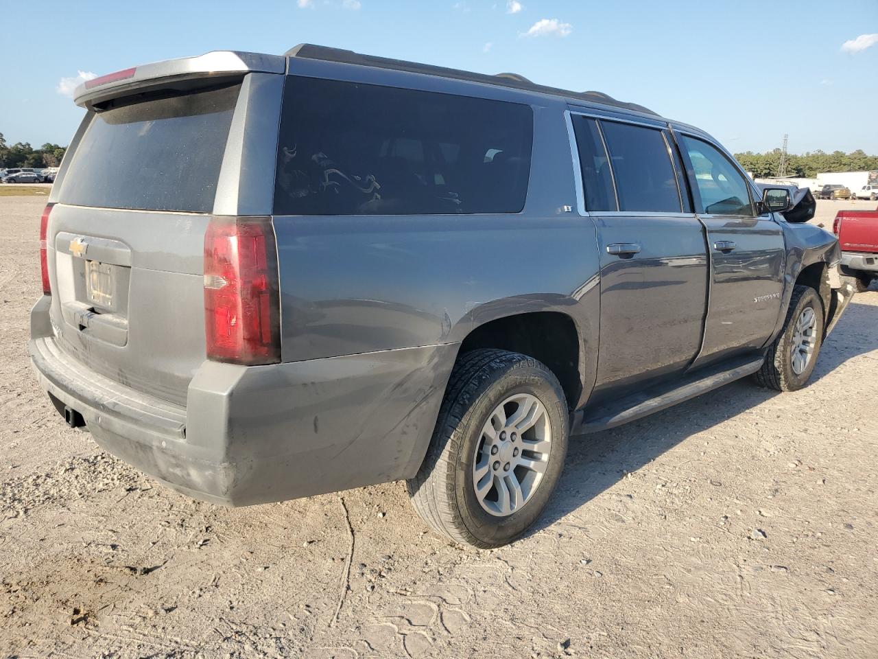 Image 3 of 2019 CHEVROLET SUBURBAN K1500 LT 2019 with VIN 1GNSKHKC5KR345717