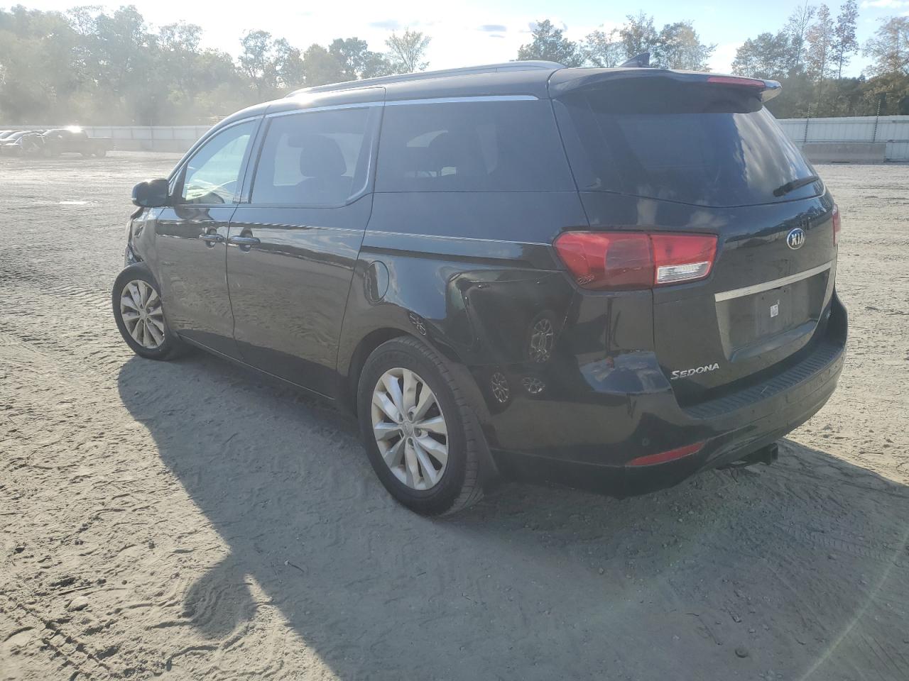 Изображение 2 2015 KIA SEDONA EX 2015 с VIN KNDMC5C13F6077090