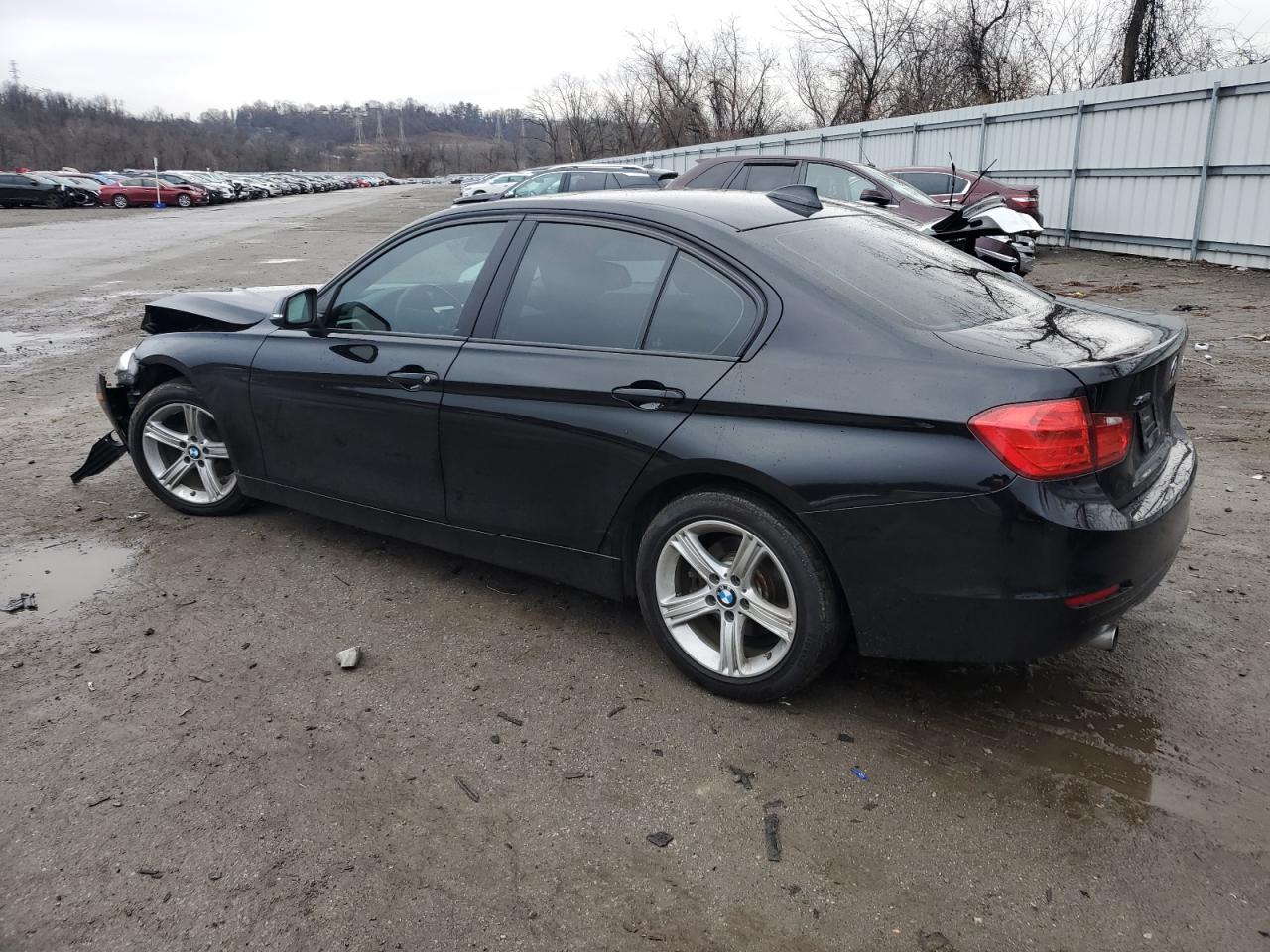 Obraz 2 z 2015 BMW 320 I XDRIVE 2015 z VIN WBA3C3G5XFNS73561