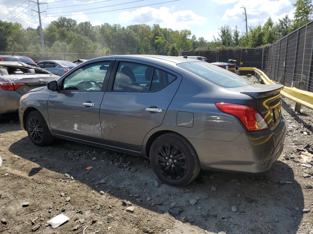 Изображение 2 2019 NISSAN VERSA S 2019 с VIN 3N1CN7AP3KL843282