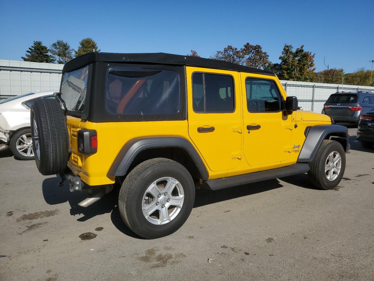 Image 3 of 2018 JEEP WRANGLER UNLIMITED SPORT 2018 with VIN 1C4HJXDG4JW299443