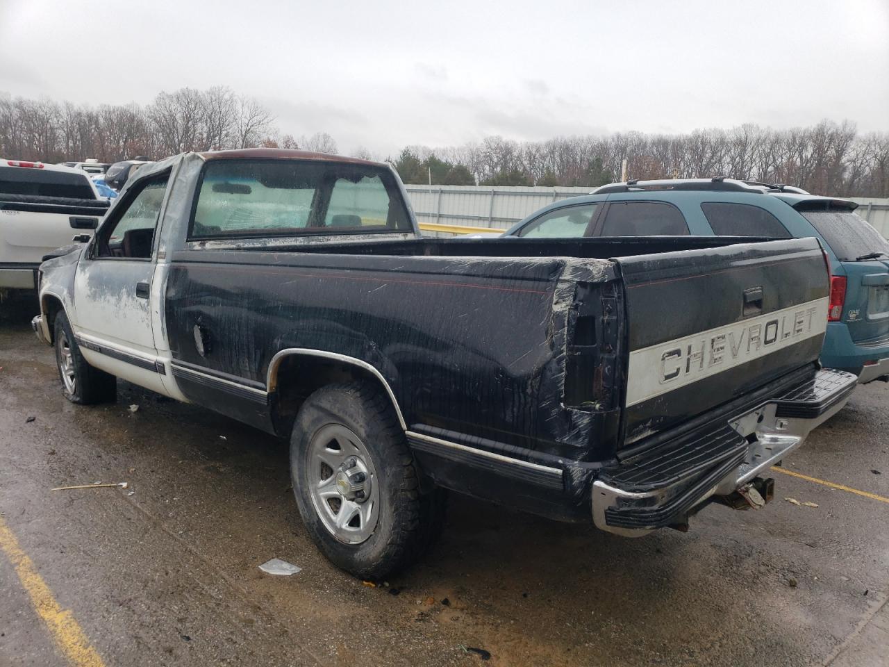 Image 2 of 1988 CHEVROLET GMT-400 C2500 1988 with VIN 2GCFC24K4J1107857