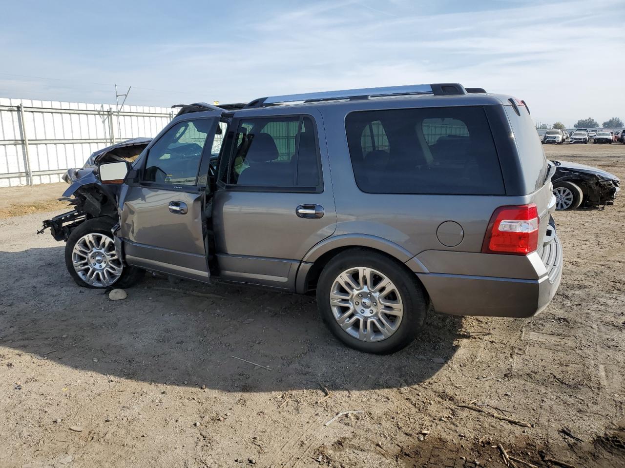 Изображение 2 2011 FORD EXPEDITION LIMITED 2011 с VIN 1FMJU2A54BEF18435
