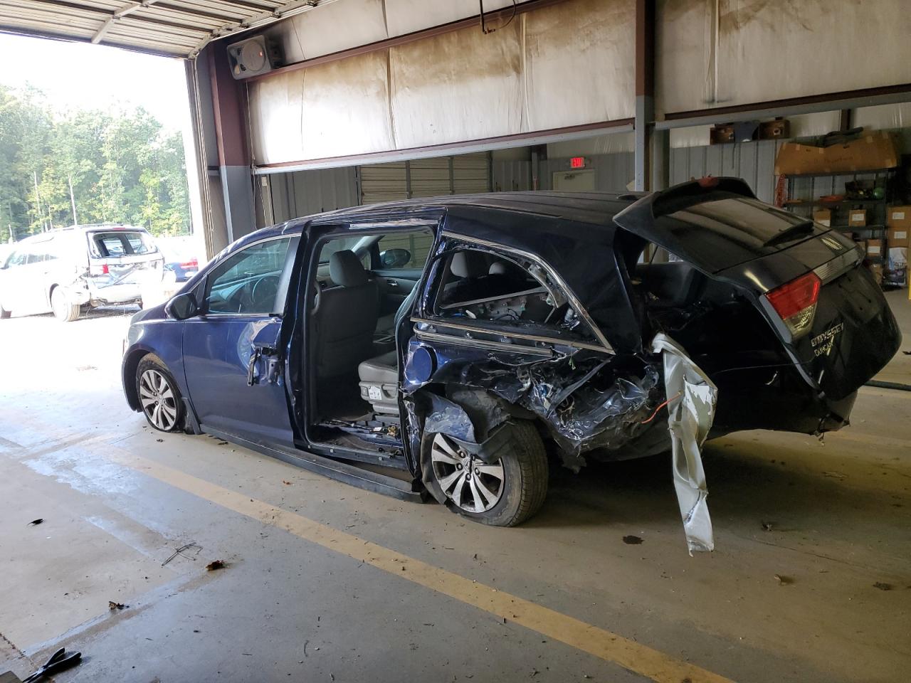 Image 2 of 2015 HONDA ODYSSEY EXL 2015 with VIN 5FNRL5H69FB050989