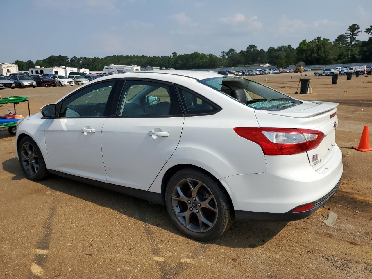 Image 2 of 2013 FORD FOCUS SE 2013 with VIN 1FADP3F26DL298426