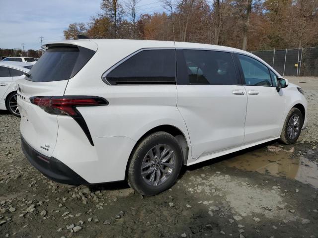 Image 3 of Toyota Sienna Le 2022 with VIN 5TDKRKEC9NS116055