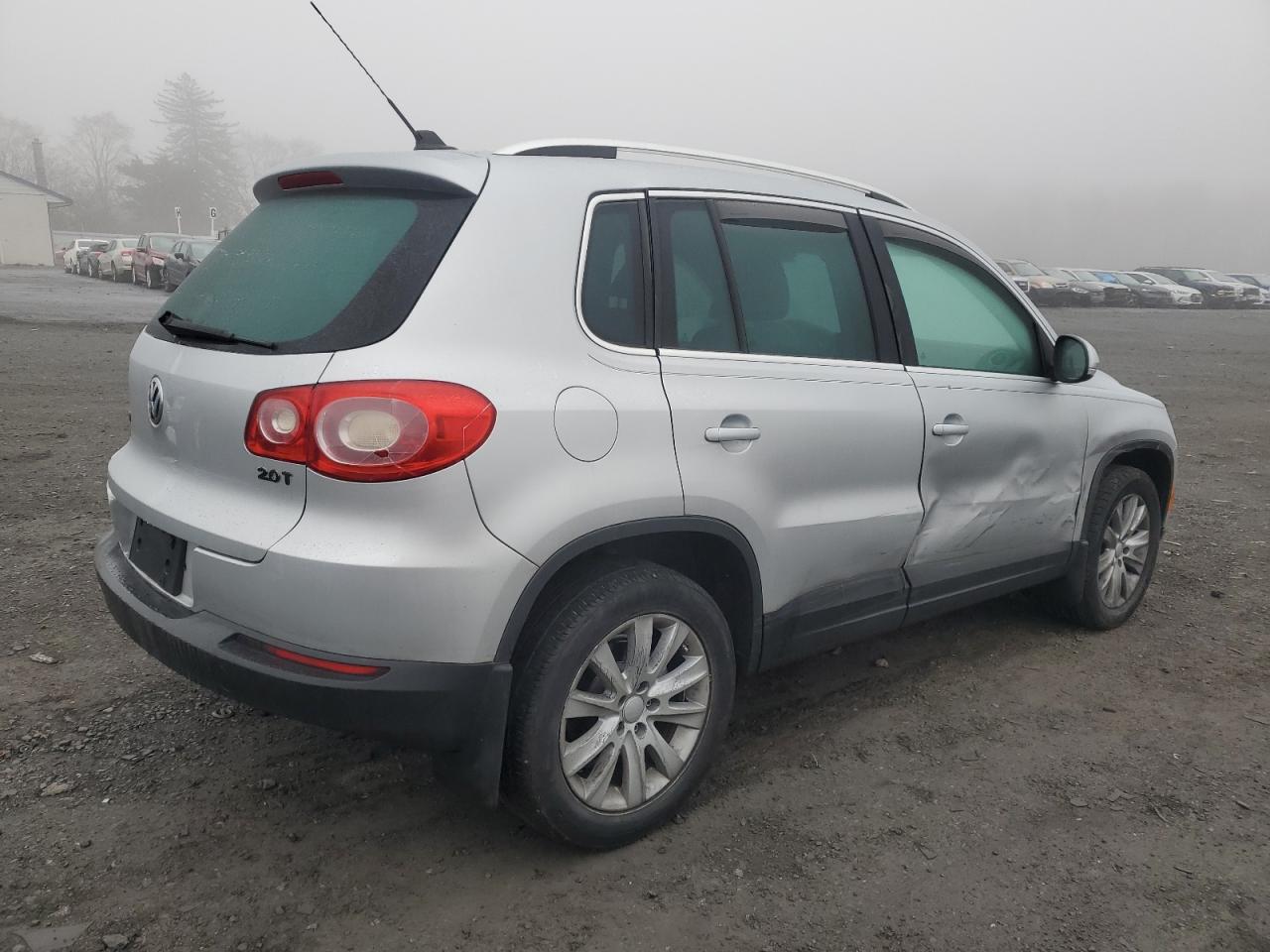 Image 3 of 2009 VOLKSWAGEN TIGUAN S 2009 with VIN WVGAV75N89W500075