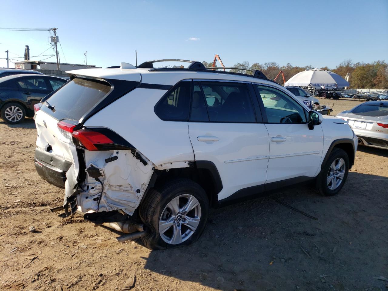 Изображение 3 2019 TOYOTA RAV4 XLE 2019 с VIN 2T3P1RFVXKW014456