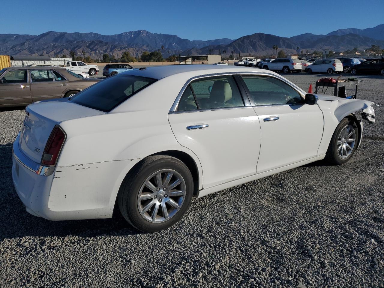 Изображение 3 2012 CHRYSLER 300 LIMITED 2012 с VIN 2C3CCACG3CH273134