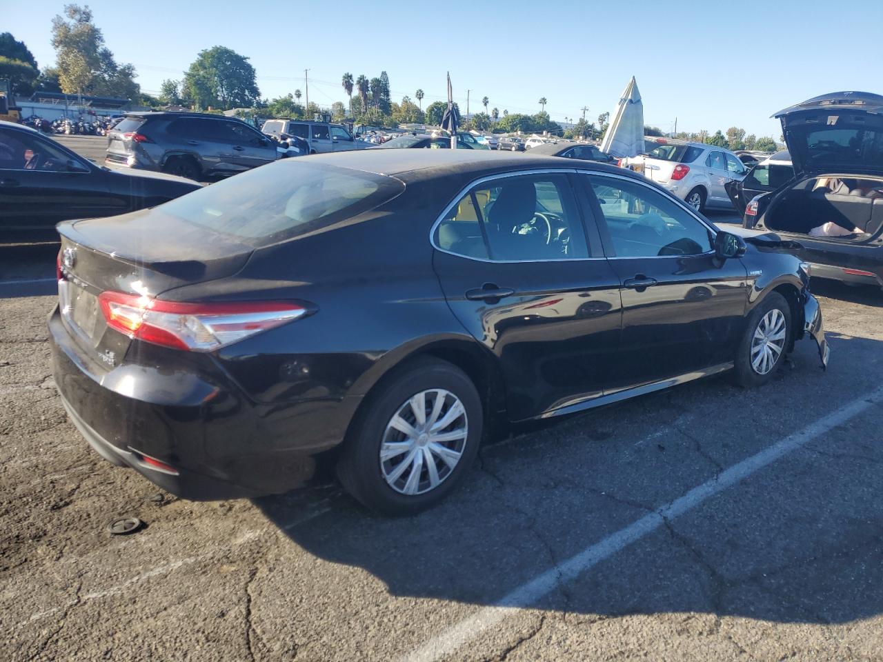 Obraz 3 z 2018 TOYOTA CAMRY LE 2018 z VIN 4T1B31HK7JU507298