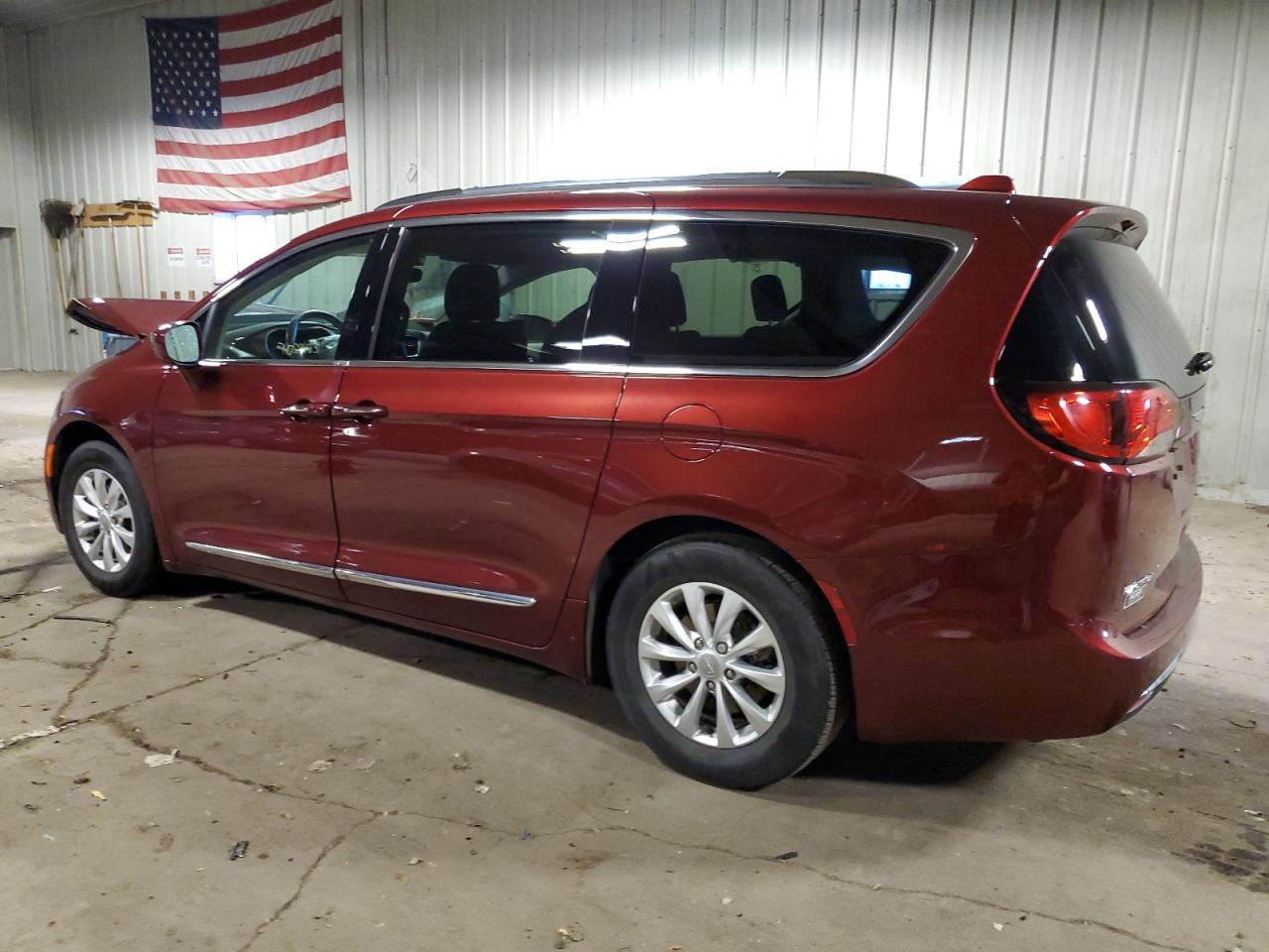 Изображение 2 2019 CHRYSLER PACIFICA TOURING L 2019 с VIN 2C4RC1BG2KR576955