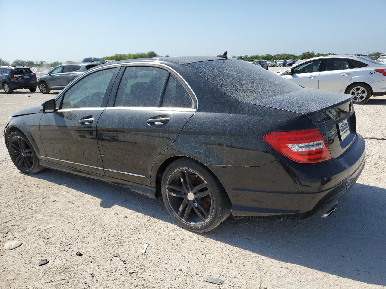 Obraz 2 z Mercedes-Benz C 250 2014 z VIN WDDGF4HB1EA932726