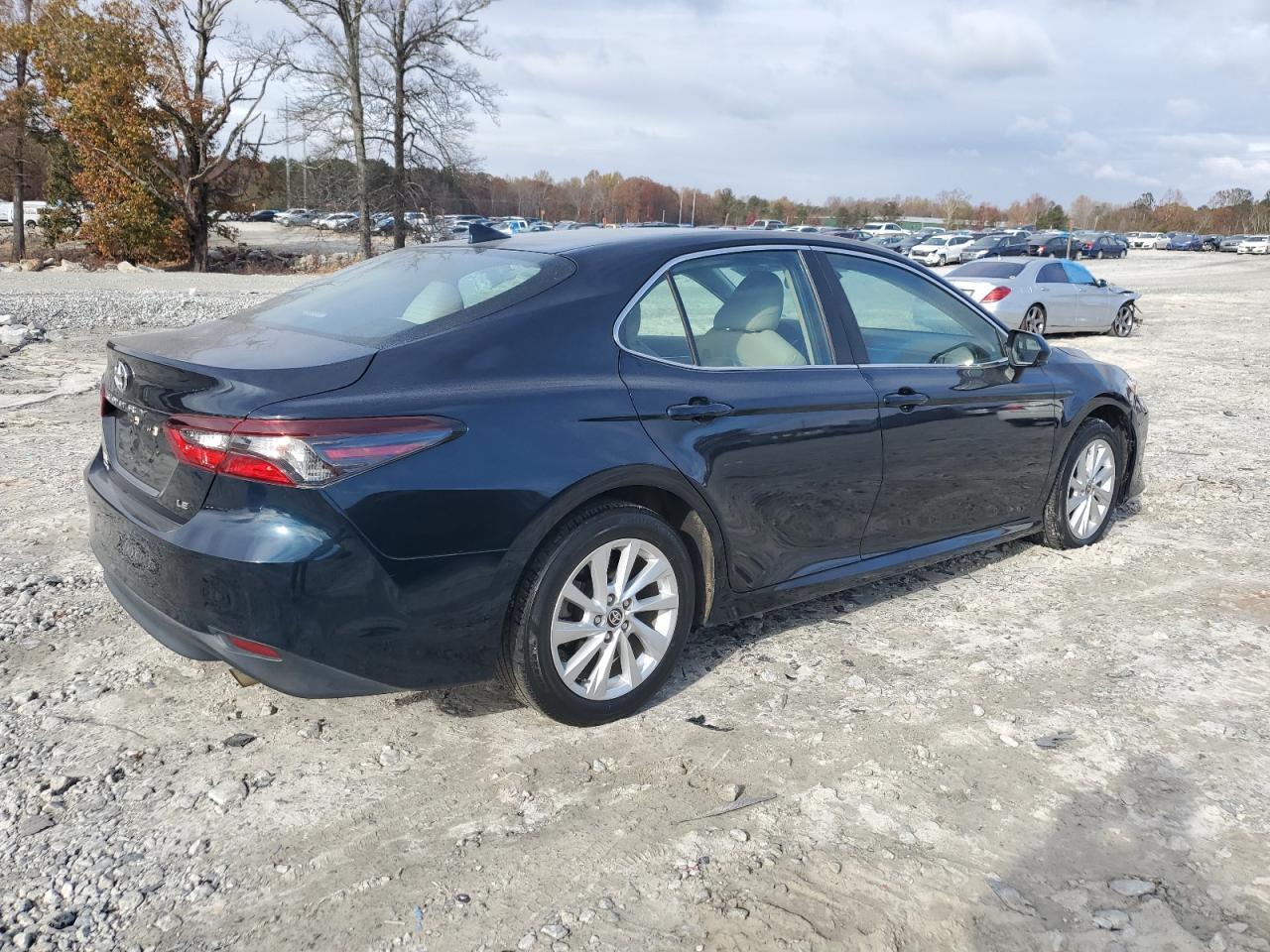 Obraz 3 z Toyota Camry Le 2021 z VIN 4T1C11AK1MU406671