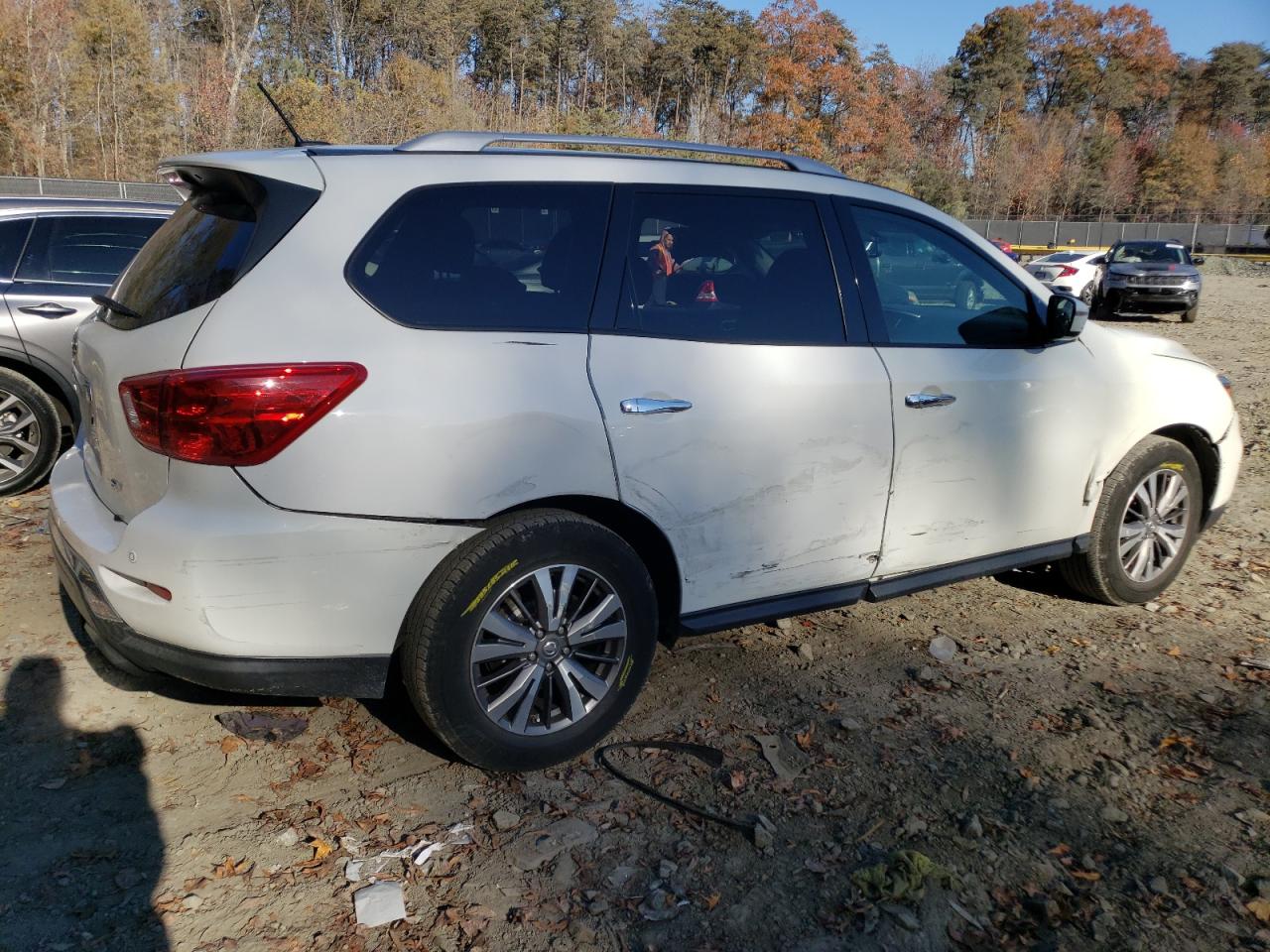 Obraz 3 z 2017 NISSAN PATHFINDER S 2017 z VIN 5N1DR2MN4HC665272