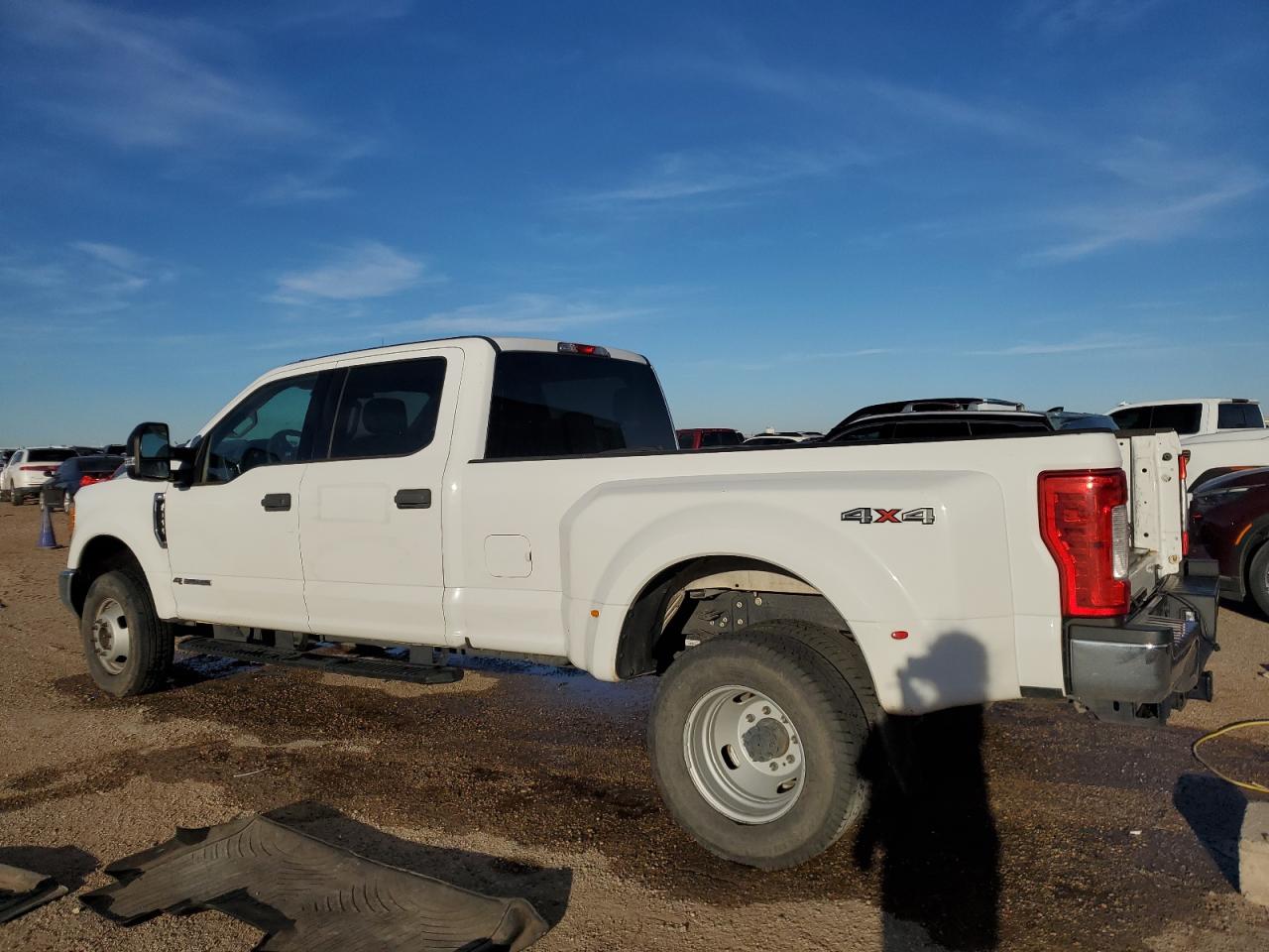 Image 2 of Ford F350 Super Duty 2017 with VIN 1FT8W3DT6HEC85972