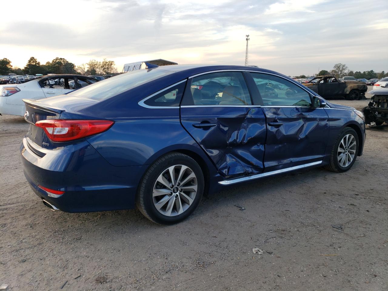 Image 3 of 2016 HYUNDAI SONATA SPORT 2016 with VIN 5NPE34AF6GH413934