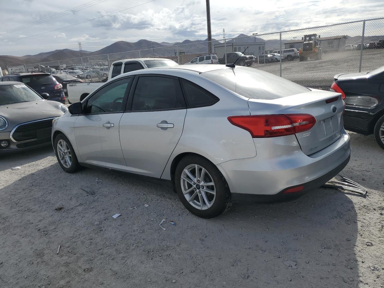 Image 2 of 2015 FORD FOCUS SE 2015 with VIN 1FADP3F29FL349131