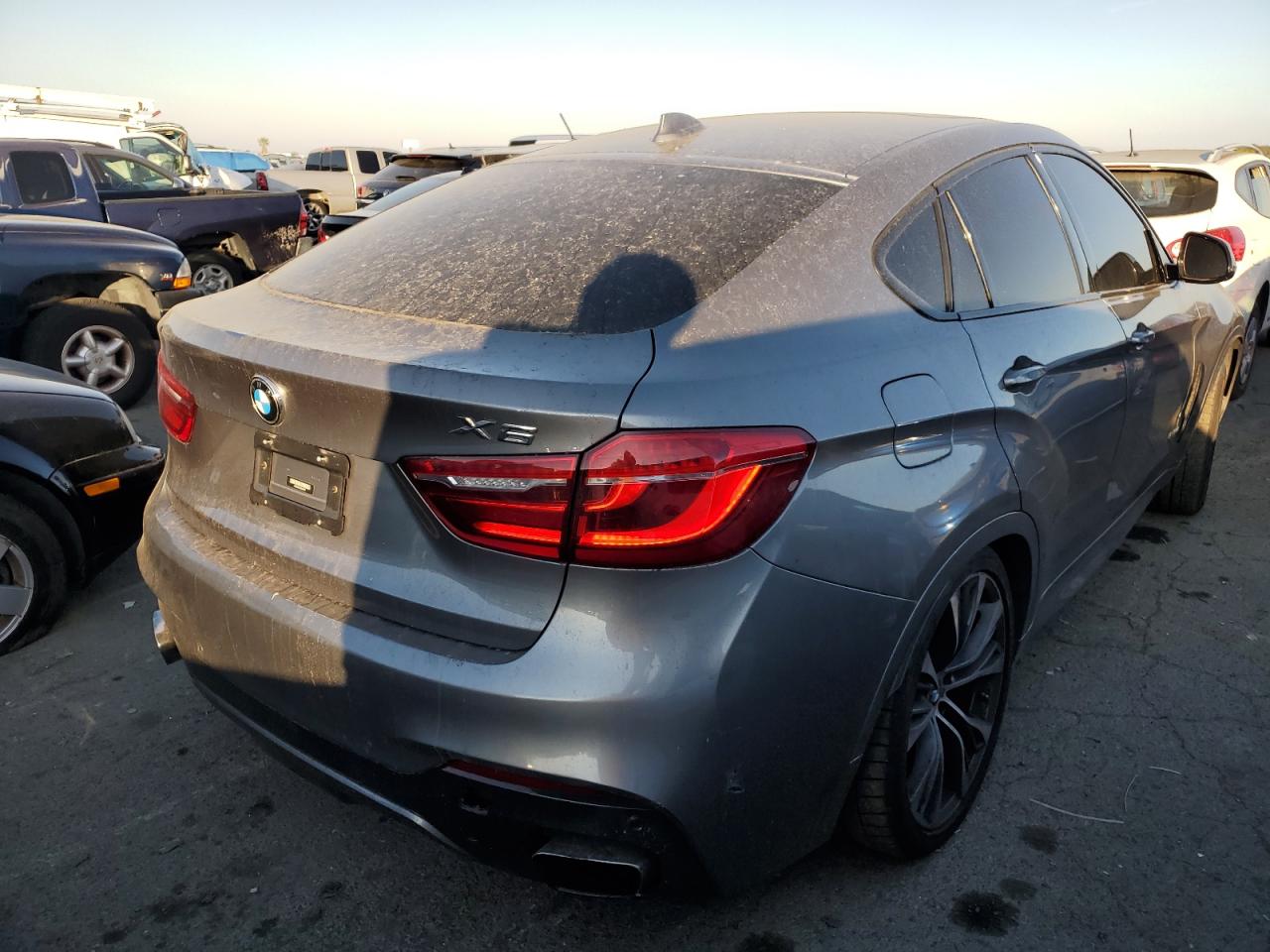 Obraz 3 z 2018 BMW X6 XDRIVE50I 2018 z VIN 5UXKU6C50J0Z66601