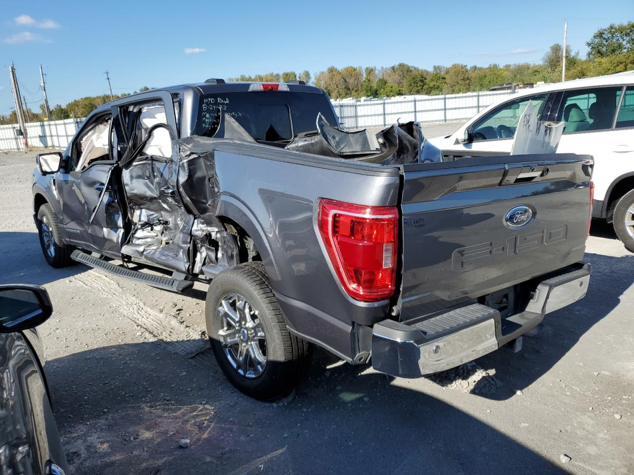 Obraz 2 z 2021 FORD F150 SUPERCREW 2021 z VIN 1FTFW1CD4MFB66912