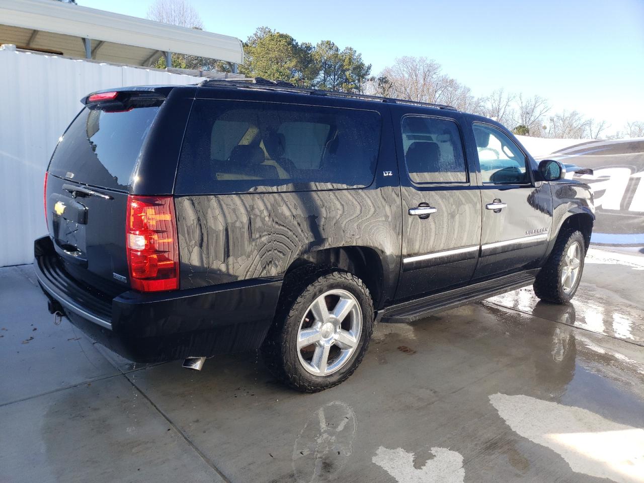 Image 3 of 2012 CHEVROLET SUBURBAN C1500 LTZ 2012 with VIN 1GNSCKE08CR219655