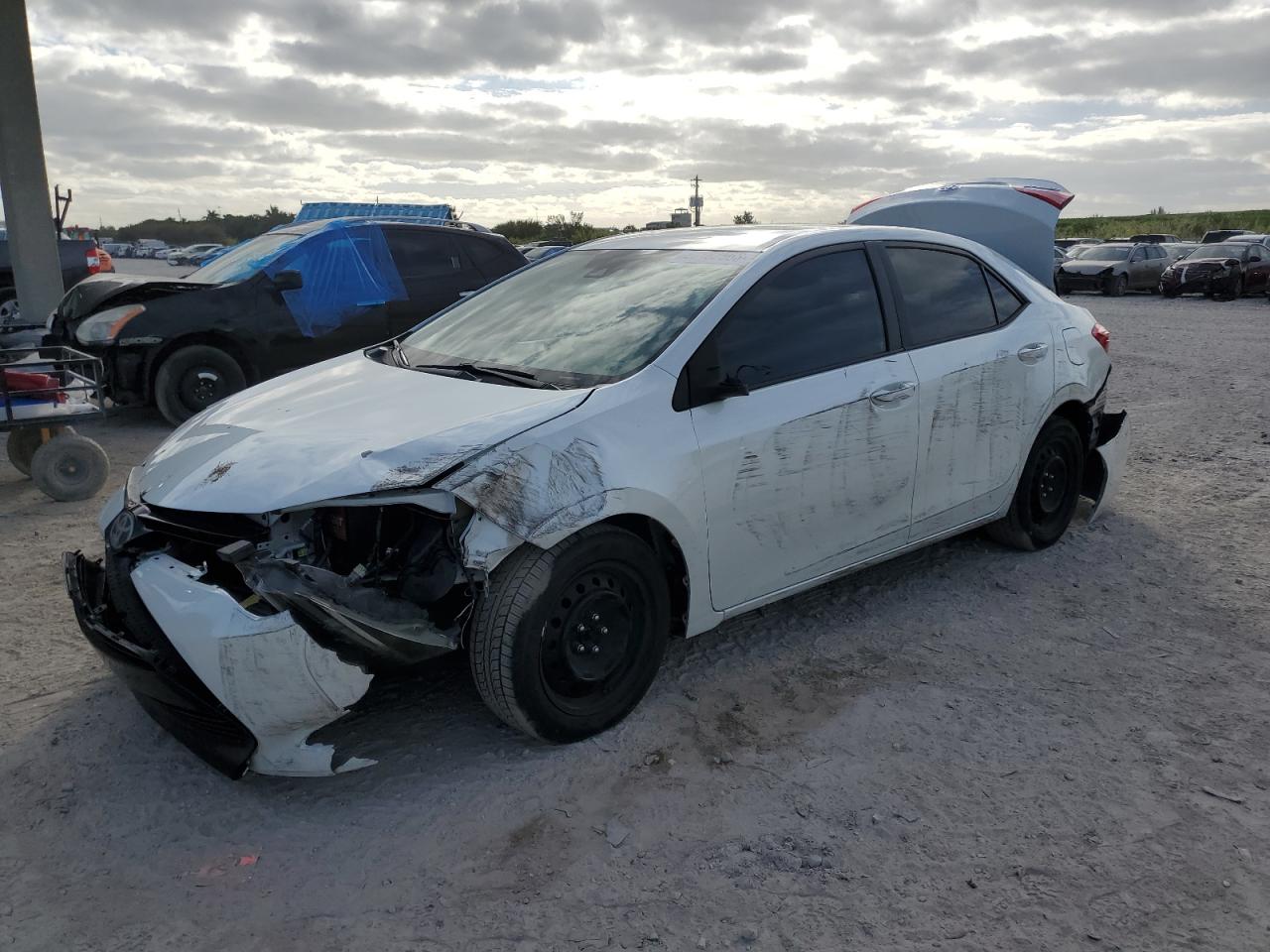 Изображение 1 2017 TOYOTA COROLLA L 2017 с VIN 5YFBURHE2HP631481