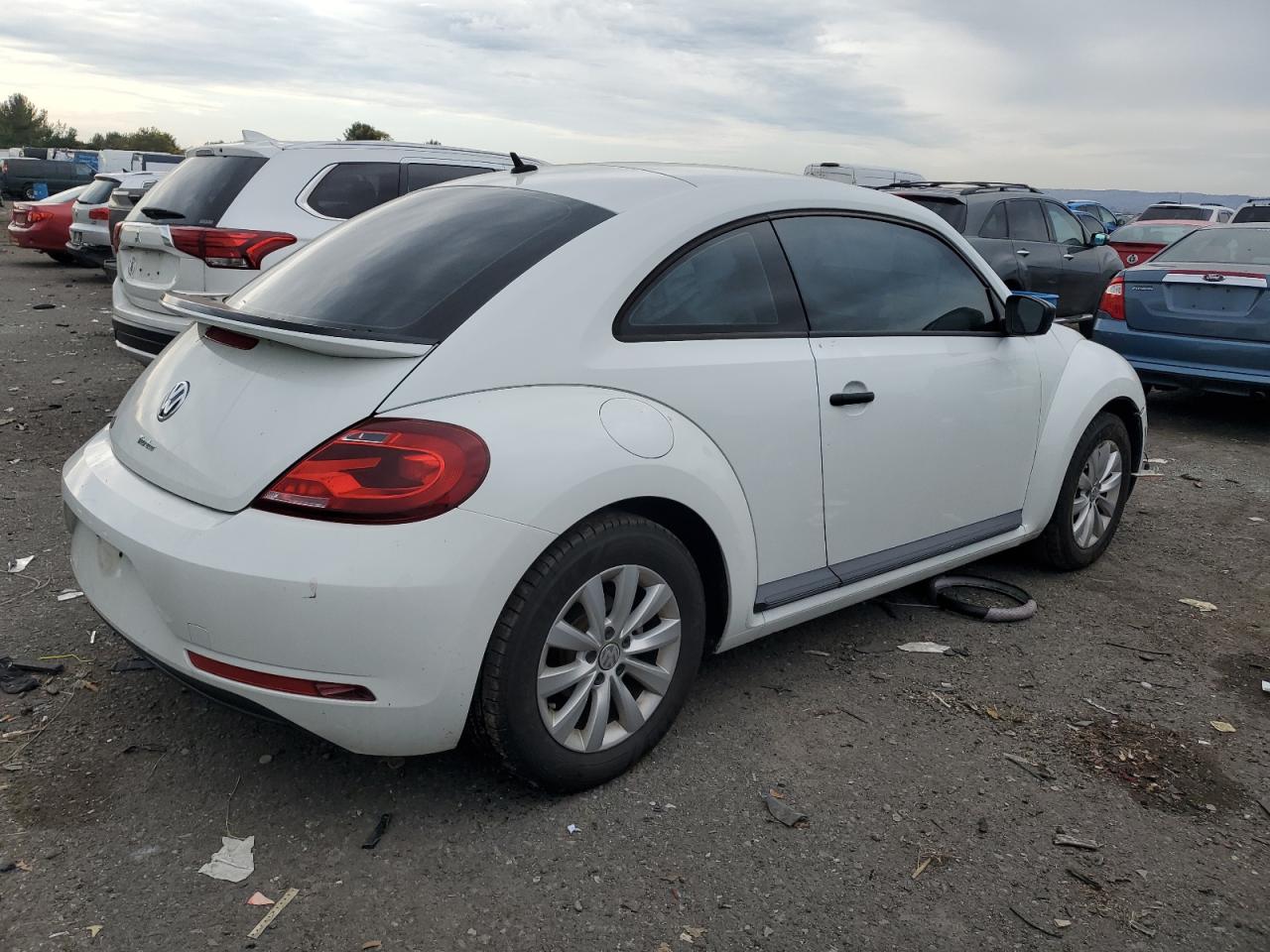 Изображение 3 2018 VOLKSWAGEN BEETLE S 2018 с VIN 3VWFD7AT6JM710726