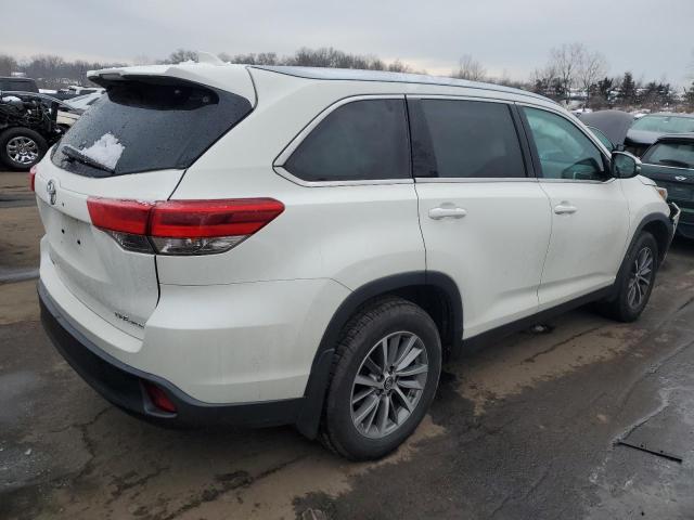 Image 3 of 2019 TOYOTA HIGHLANDER SE 2019 with VIN 5TDJZRFH8KS622065