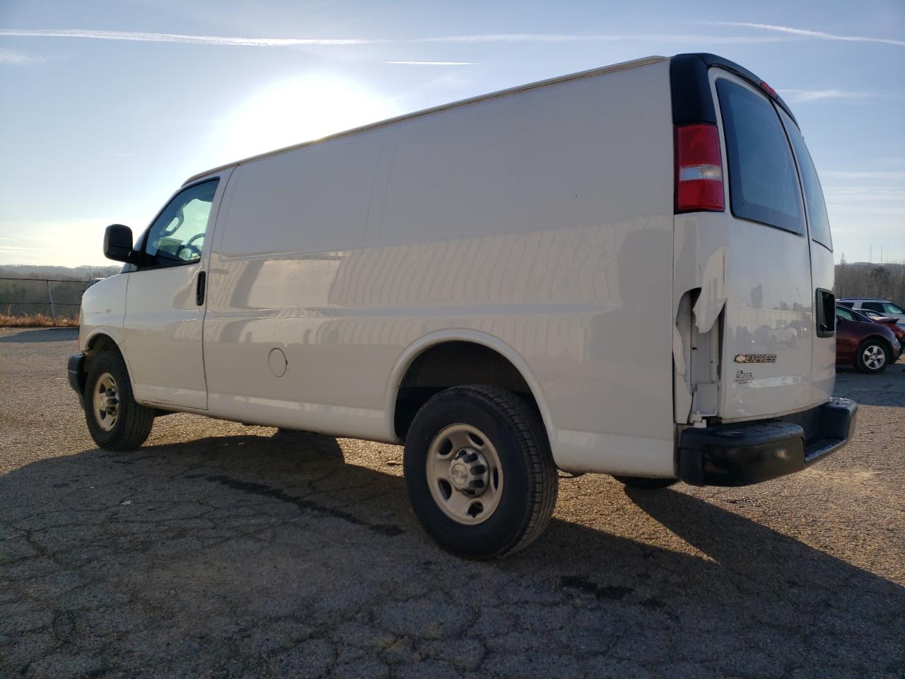 Изображение 2 2018 CHEVROLET EXPRESS G2500  2018 с VIN 1GCWGAFP3J1264468