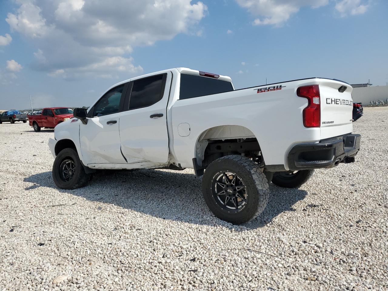 Изображение 2 2020 CHEVROLET SILVERADO K1500 TRAIL BOSS CUSTOM 2020 с VIN 1GCPYCEF6LZ268993