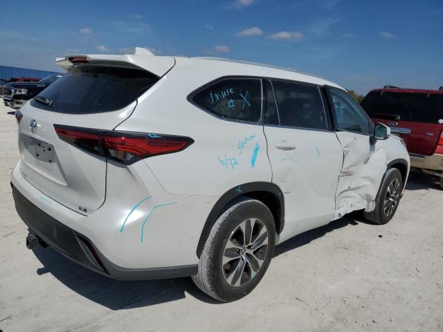 Obraz 3 z 2022 TOYOTA HIGHLANDER XLE 2022 z VIN 5TDGZRAH4NS560511