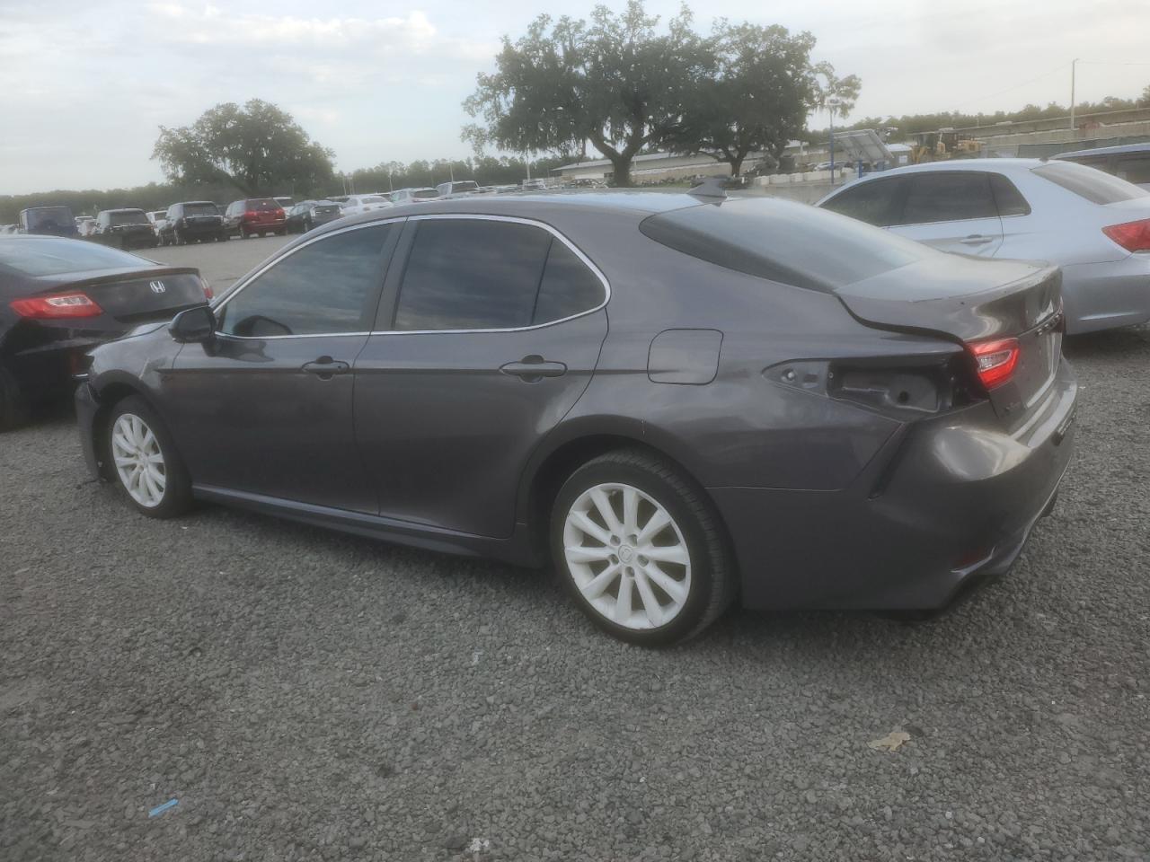 Image 2 of 2020 TOYOTA CAMRY SE 2020 with VIN 4T1J11AK2LU889657